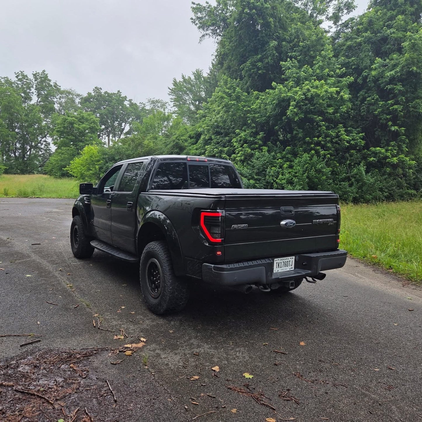 Winjet 20010-2014 Ford Raptor Matte Black/ Smoke Tail Lights