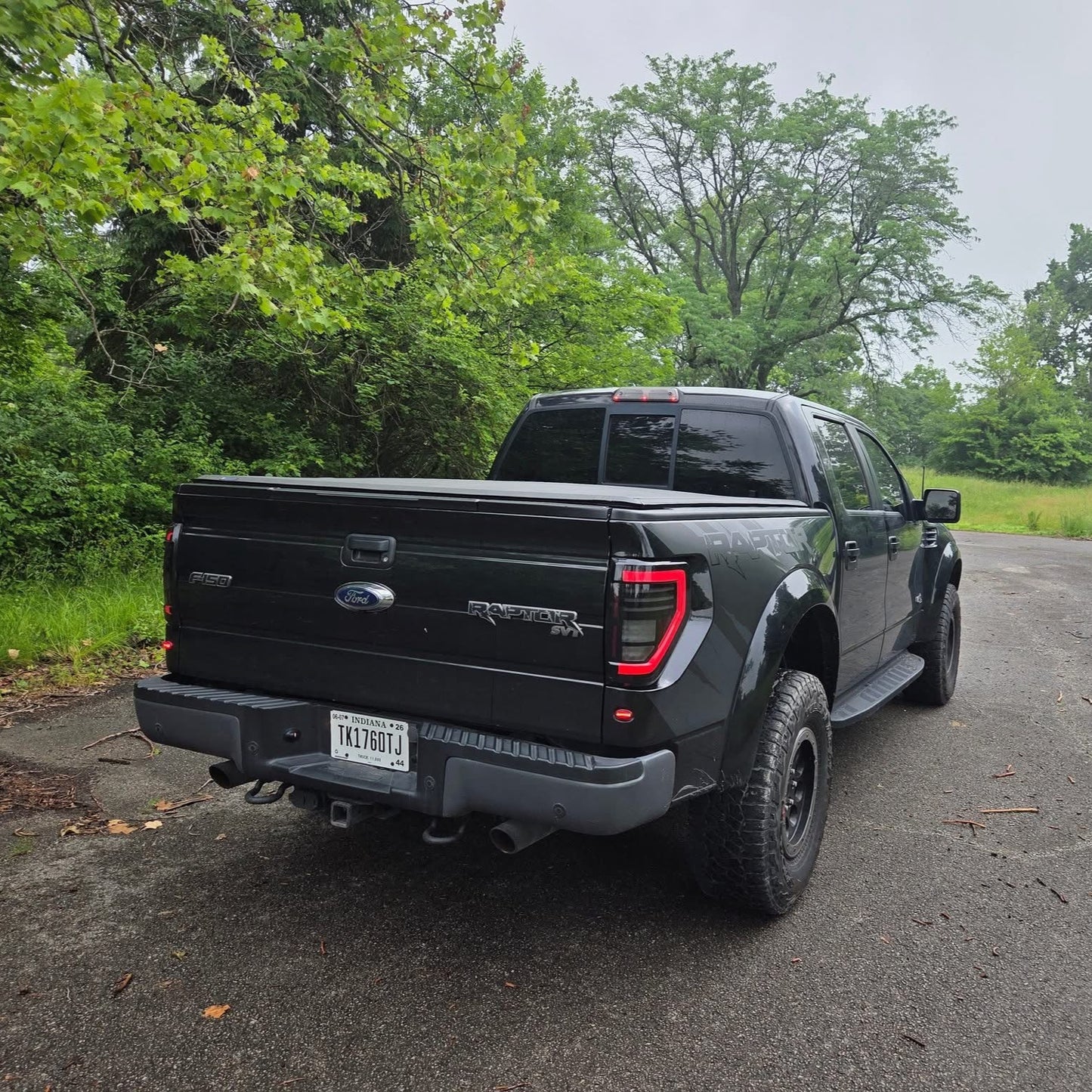 Winjet 2010-2014 Ford Raptor Matte Black/ Smoke Tail Lights
