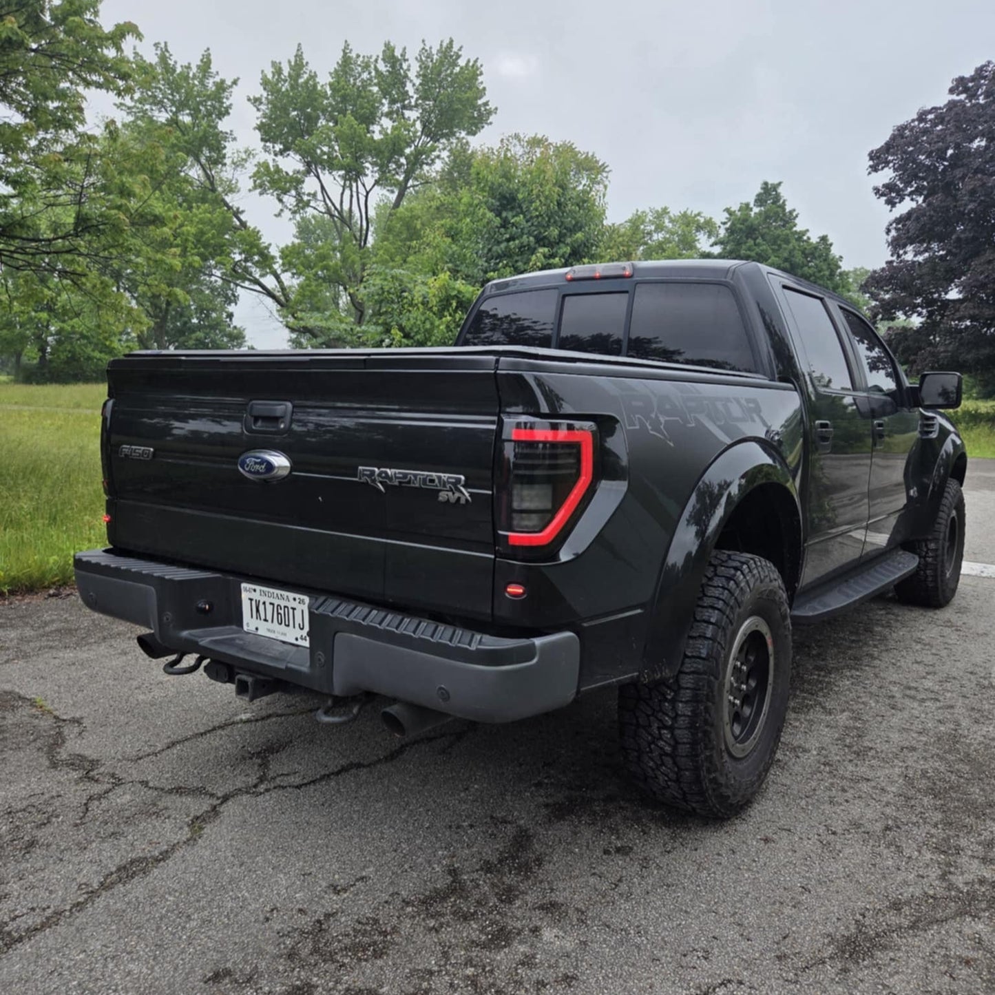 Winjet 20010-2014 Ford Raptor Matte Black/ Smoke Tail Lights