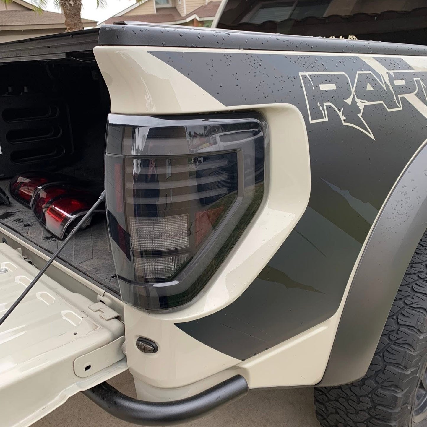 Winjet 2010-2014 Ford Raptor Matte Black /Clear Tail Lights