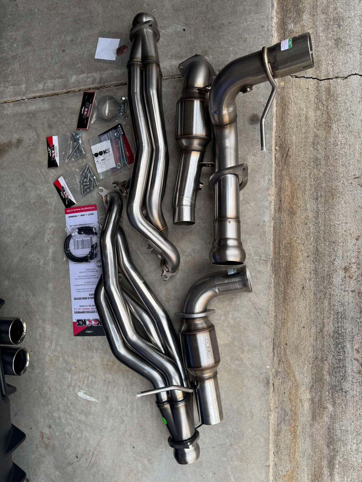 Raptor R Header Install Kooks 22+ Ford F-150 Raptor R 5.2L 4V. 1-7/8in. Headers and GREEN Catt ...