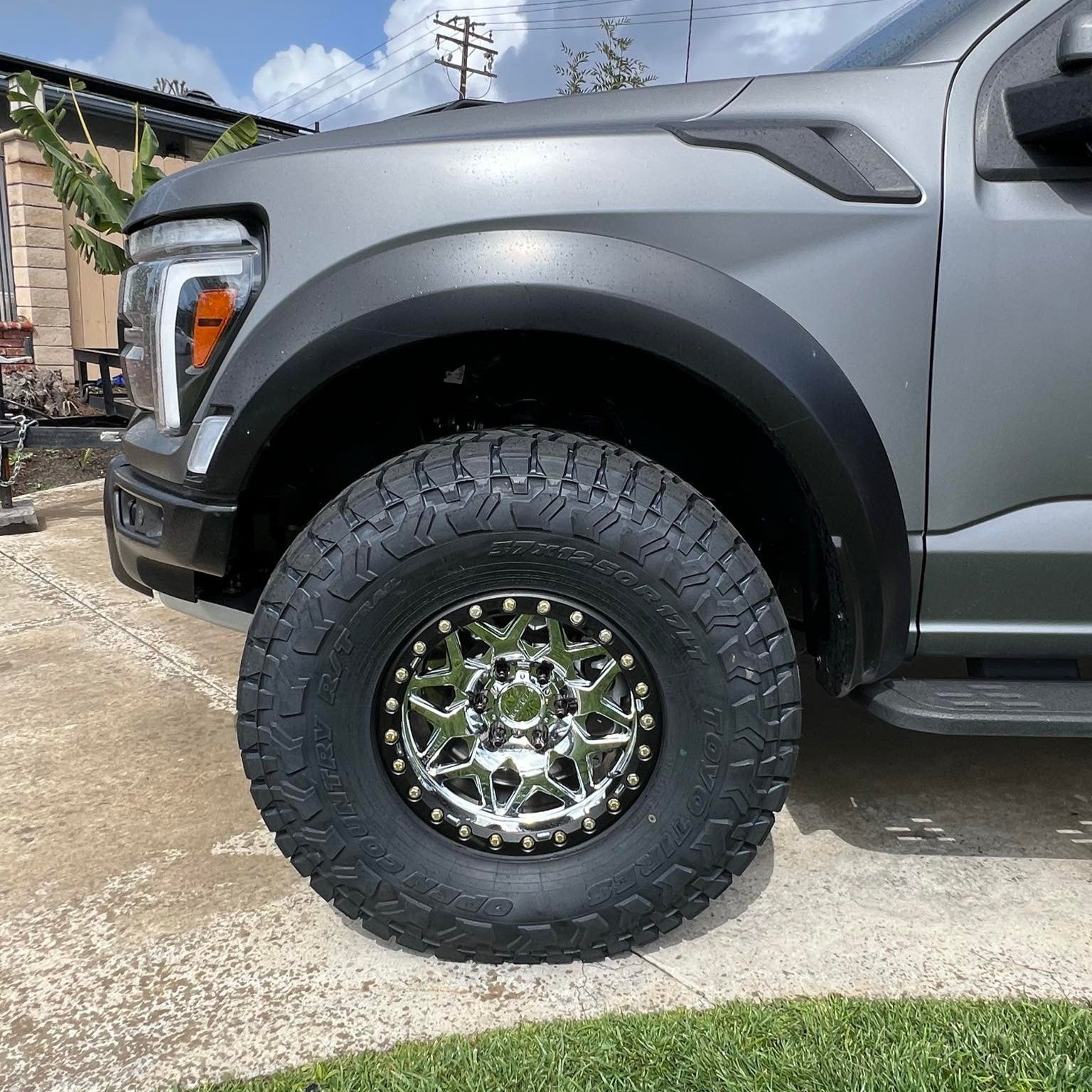 Mazzulla Enzo Forged Beadlock / 17x9 - 2010-2026 Ford Raptor Spec